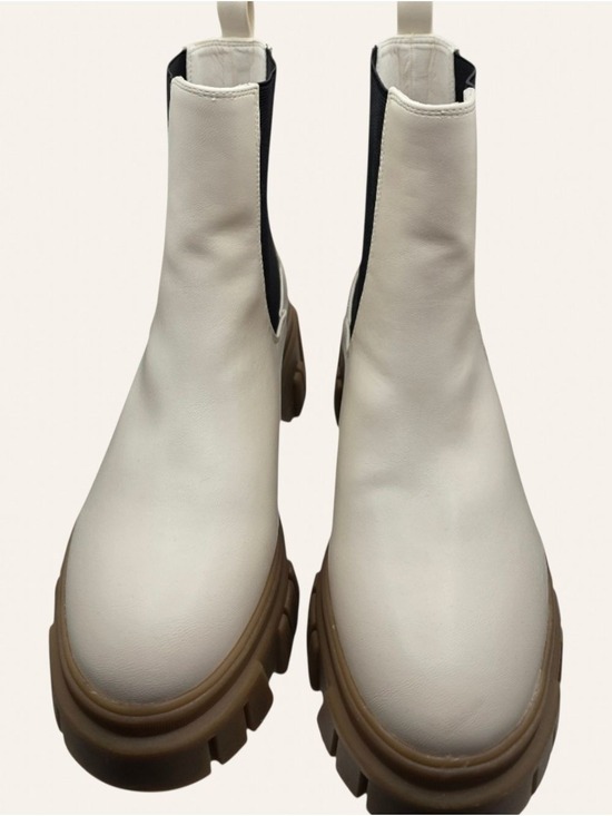 Chinese Laundry Shoes - Chunky Cream Chelsea Boots Lug Sole Platform Ankle Boot 9.5 NWT